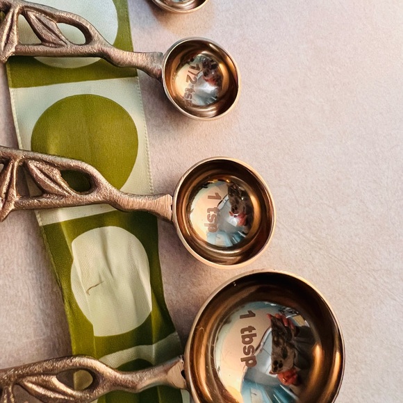 Southern Living Ornate Gold Measuring Spoons - Picture 6 of 7